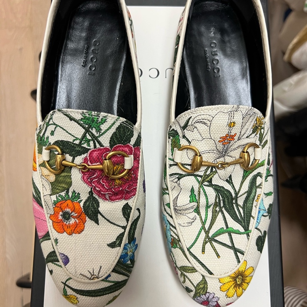 Gucci Women's Floral Loafers - With box!